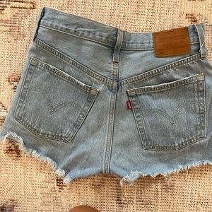 Levi’s 501 shorts, size W25